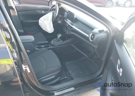 2021 Kia Forte Lxs z USA, uszkodzony, nr VIN 3KPF24AD7ME266500